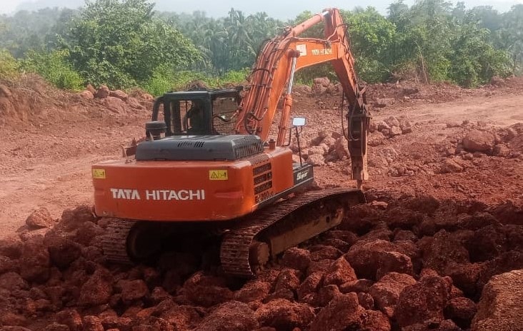 Goa Earthmovers fleet photo 3